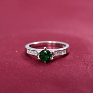 Zirconia Verde Circle Ring